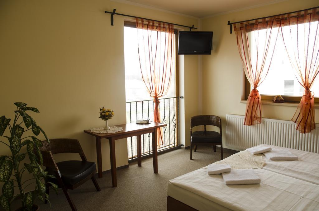 Hotel & Restaurant Signal Pardubice Dış mekan fotoğraf