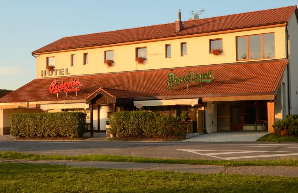 Hotel & Restaurant Signal Pardubice Dış mekan fotoğraf
